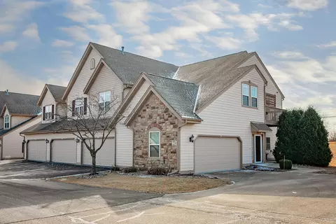 8661 S Roxbury, Oak Creek, WI 53154