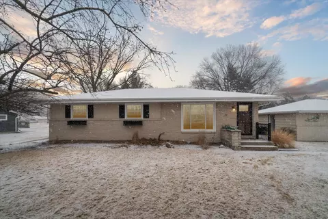 n33w22299 Hill N Dl, Pewaukee, WI 53072