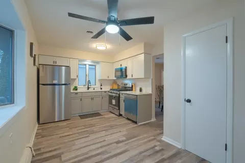 4727 S 20th, Milwaukee, WI 53221