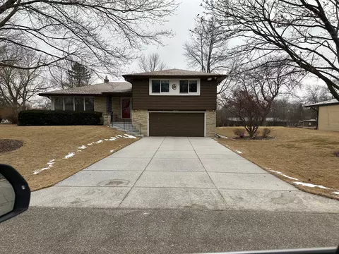 8601 N N Mnr, Fox Point, WI 53217