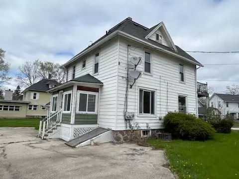 301 Pleasant #303, Mukwonago, WI 53149