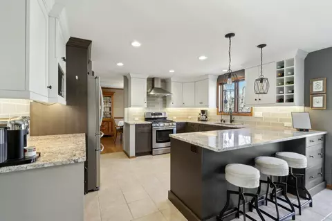 s14w31800 High Mdw, Delafield, WI 53018