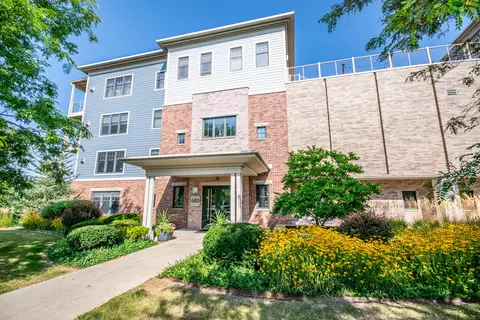 690 Rivershores #304, West Bend, WI 53090