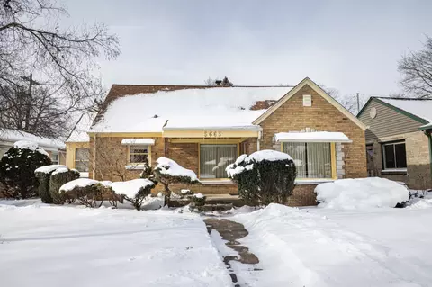 5665 N Milwaukee Riv, Glendale, WI 53209