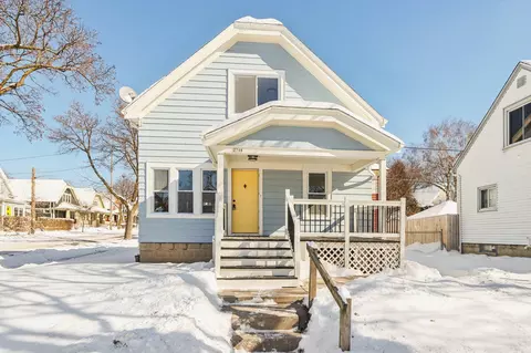 2748 S Delaware, Milwaukee, WI 53207