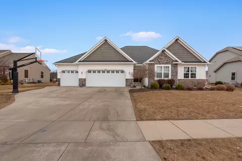 1265 Victoria, Oconomowoc, WI 53066