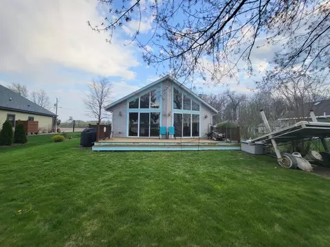 w1006 Shorewood Drive, East Troy, WI 53120
