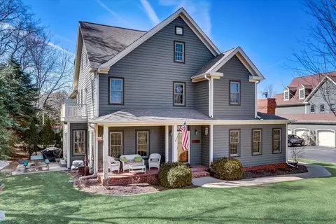 382 Oneida, Delafield, WI 53018