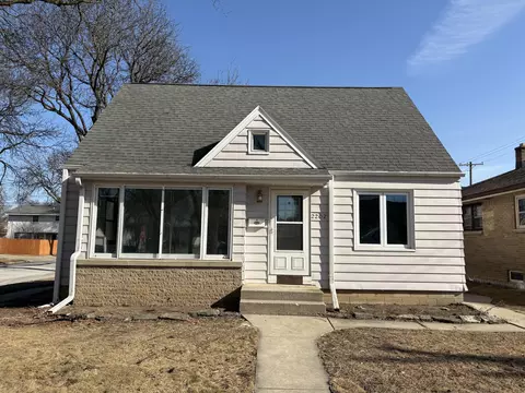2202 S 110th, West Allis, WI 53227