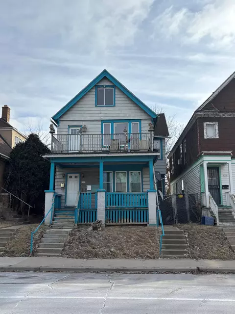 2520 N Holton, Milwaukee, WI 53212