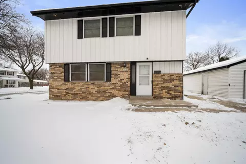 1812 W Kneeland, Milwaukee, WI 53205