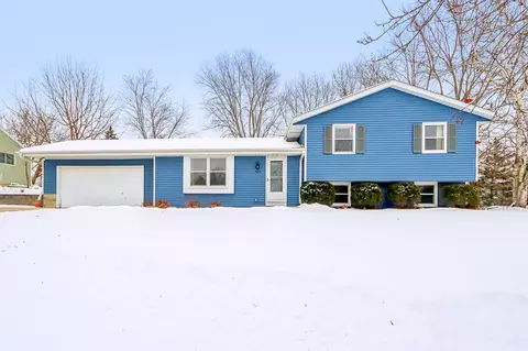384 Stone, Pewaukee, WI 53072