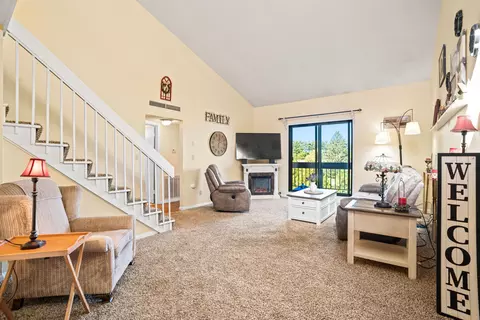 1061 Regent #620, Oconomowoc, WI 53066