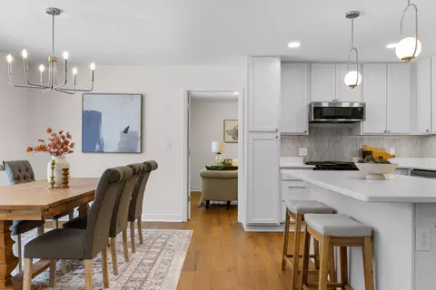 8664 N N Mnr, Fox Point, WI 53217