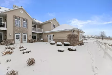 1613 Grey Fox #G, Mukwonago, WI 53149