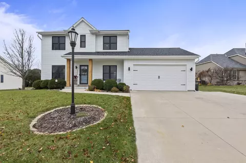 1403 Bluebird, Oconomowoc, WI 53066