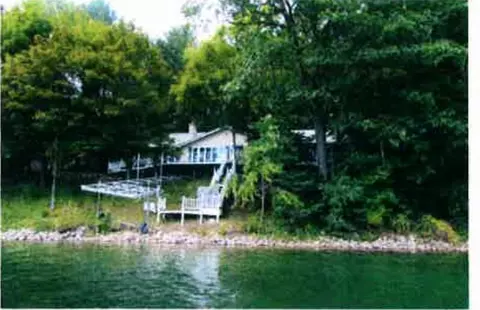 w4645 Hickory Lane, Waupaca, WI 54981
