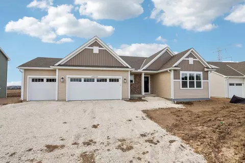 w190n15751 Maple Flds, Jackson, WI 53037