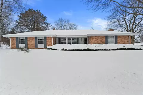 2510 W Dunwood, Glendale, WI 53209