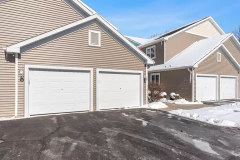 772 Bridlewood #B 5102, Hartford, WI 53027