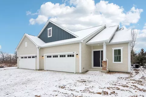 796 Bridlewood, Hartford, WI 53027