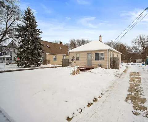 709 Sylvan, Waukesha, WI 53188