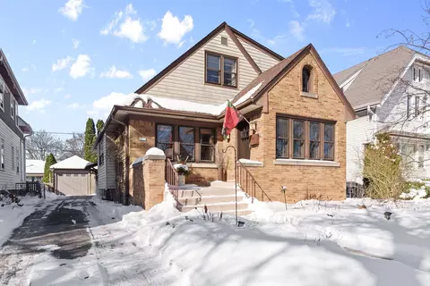2519 N 68th, Wauwatosa, WI 53213