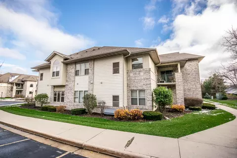 450 N Silverbrook #207, West Bend, WI 53090