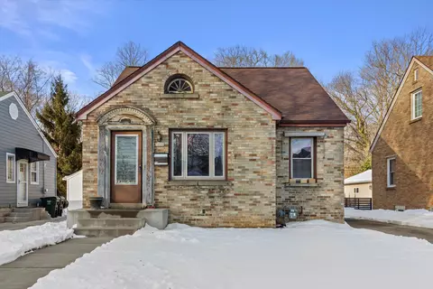 3000 E Crawford, Saint Francis, WI 53235