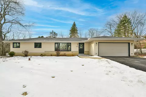 1095 Westbrooke, Waukesha, WI 53186