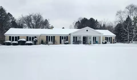 911 Tara Hl, Erin, WI 53027