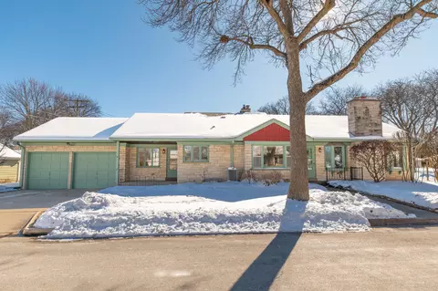 10425 W Auer, Wauwatosa, WI 53222