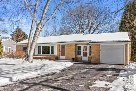 1170 Garvens, Brookfield, WI 53005