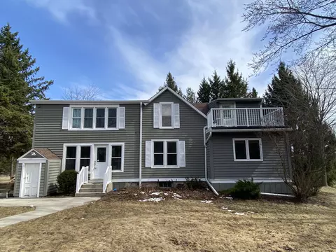 1618 E Hawthorne, Saukville, WI 53021