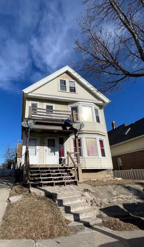 2206 W Burnham #2208, Milwaukee, WI 53204