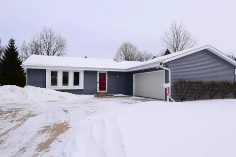 210 S S Orch, Thiensville, WI 53092