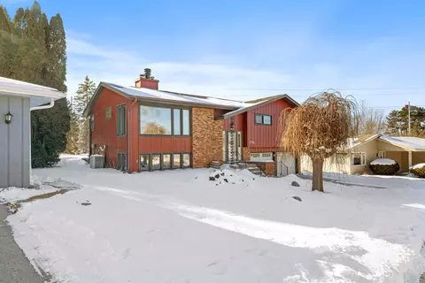 1715 Fox Hl, Sheboygan, WI 53081