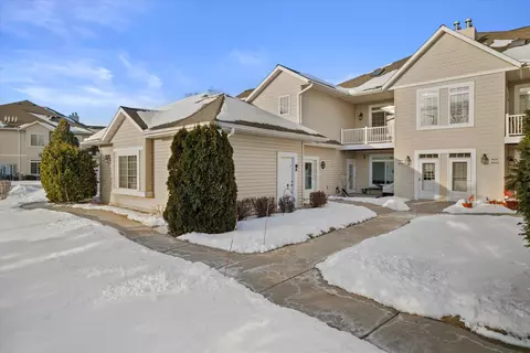 w398n5937 Autumn Woods, Oconomowoc, WI 53066