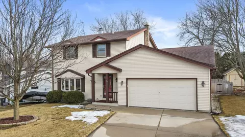 228 Oaklawn, Pewaukee, WI 53072