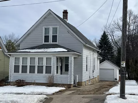 132 Randolph, Burlington, WI 53105