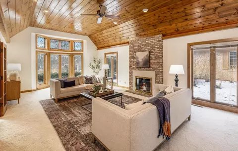208 E Ravine Baye, Bayside, WI 53217