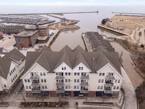 110 S Wisconsin #4E, Port Washington, WI 53074