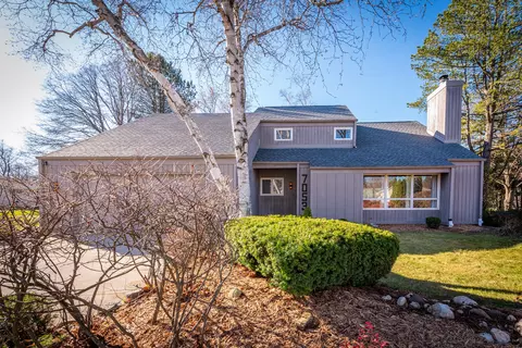7053 Heathmeadow, Greendale, WI 53129