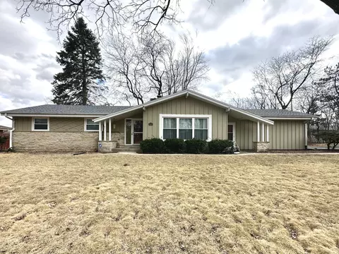 9501 W W Cir, Milwaukee, WI 53224