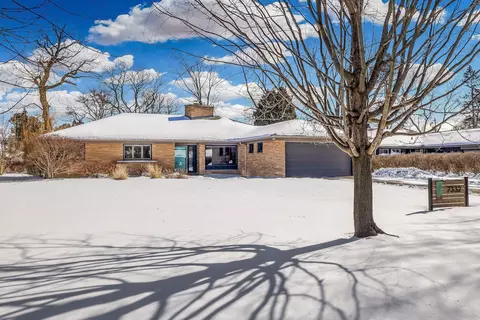 7332 N Crossway, Fox Point, WI 53217