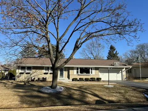 6836 N Reynard, Fox Point, WI 53217
