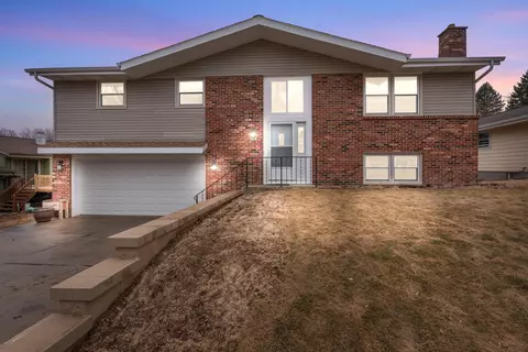 1201 Pear Tree, West Bend, WI 53090