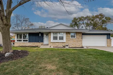 10812 W Derby, Wauwatosa, WI 53225