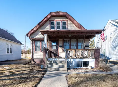 2902 E Van Norman #2904, Saint Francis, WI 53235