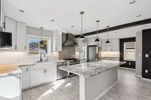 1645 S Parkview, New Berlin, WI 53151